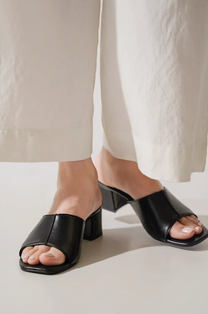 BLACK BASIC BLOCK HEEL