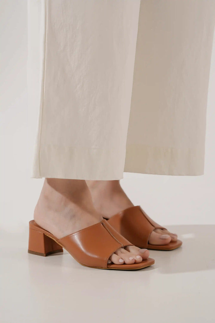 TAN BASIC BLOCK HEEL
