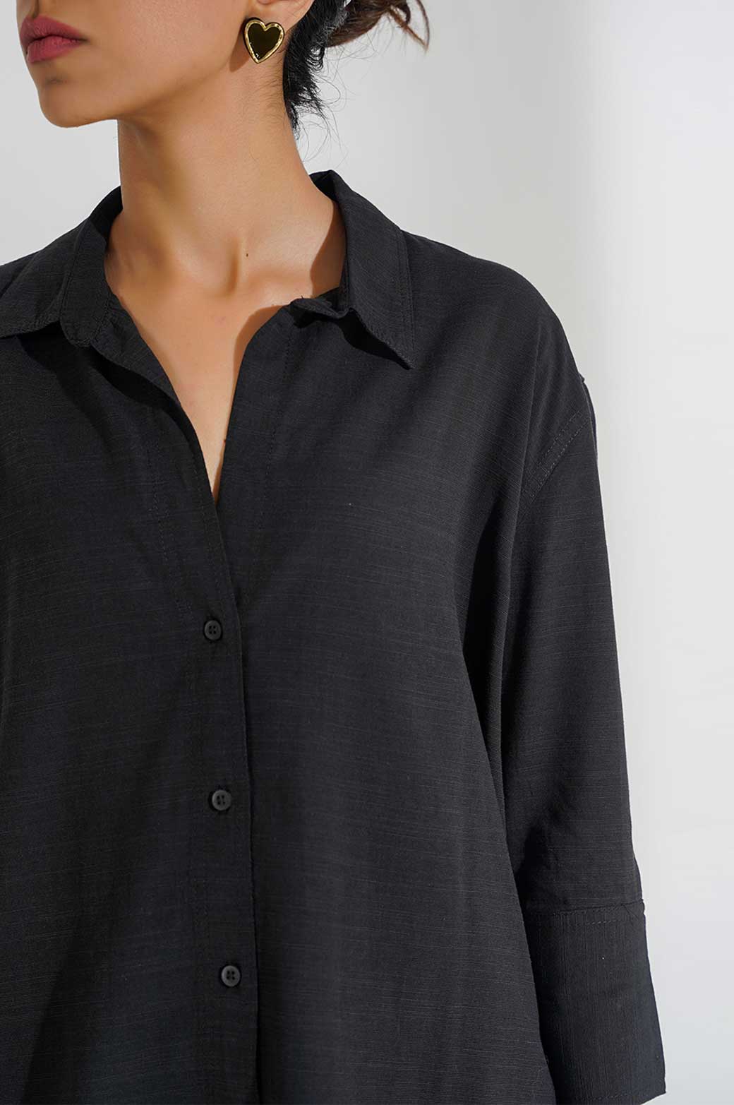 BLACK BUTTON DOWN SHIRT