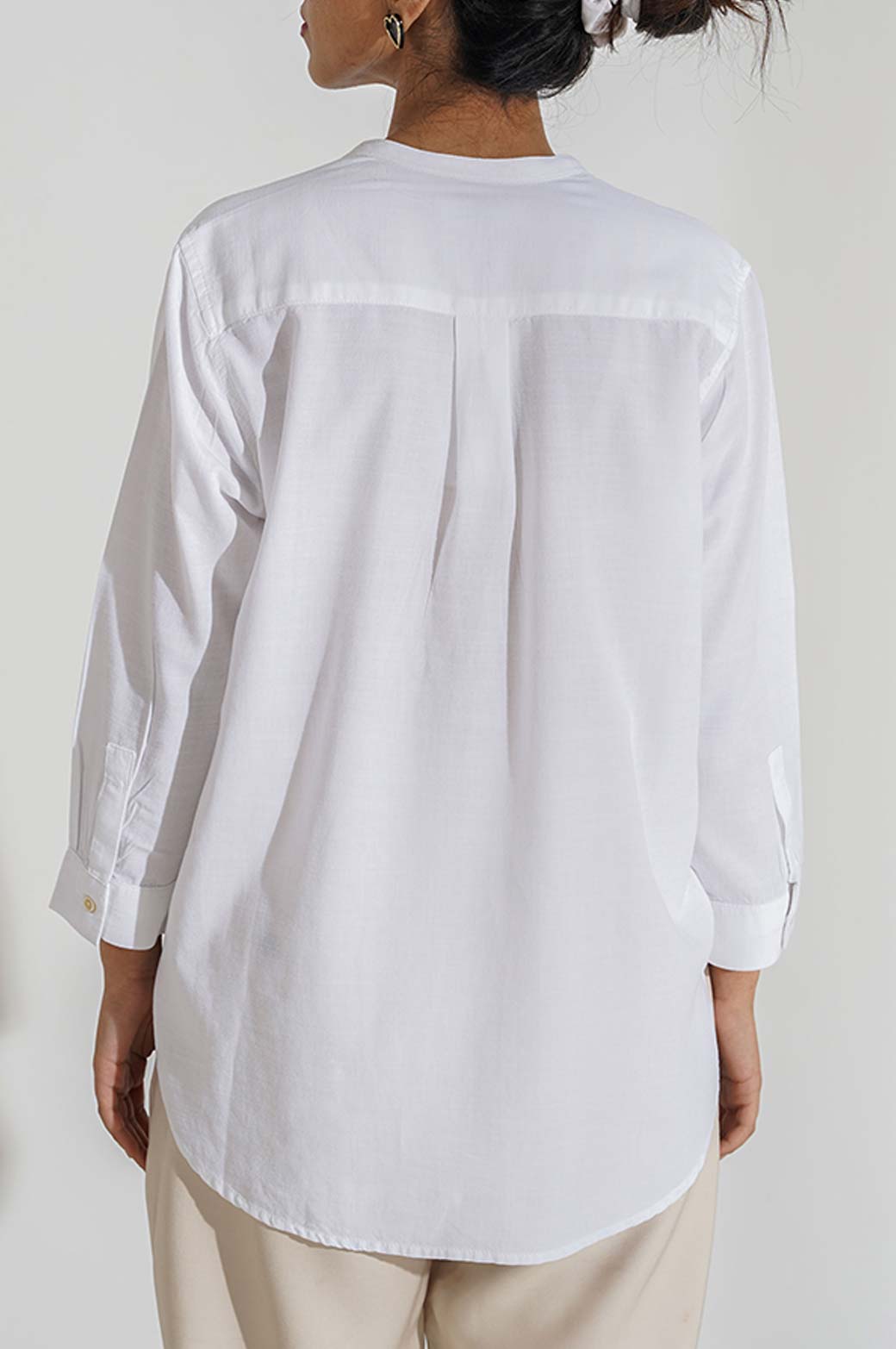 WHITE BAND COLLAR SHIRT