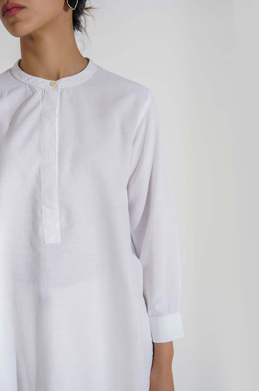 WHITE BAND COLLAR SHIRT
