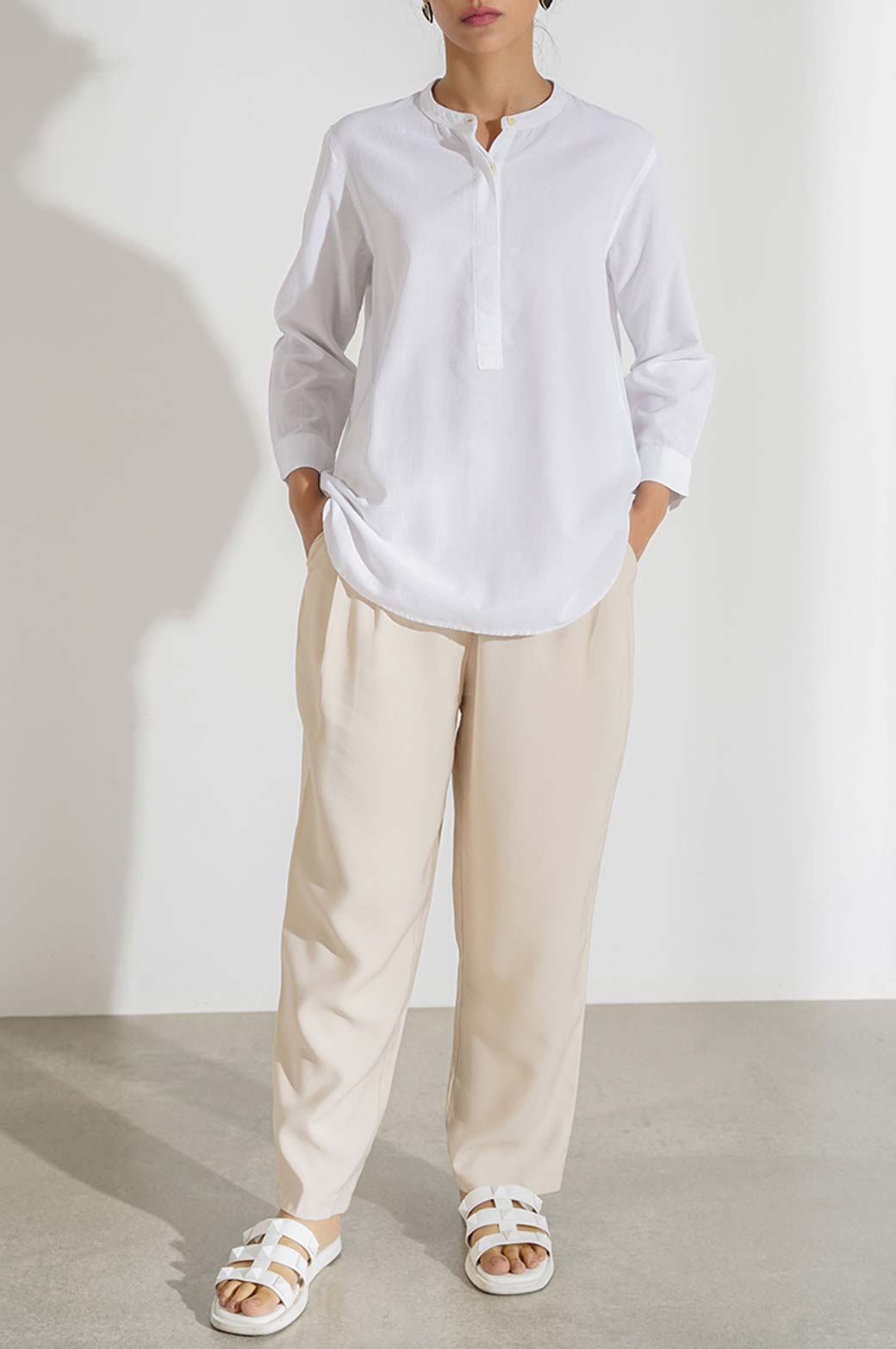 WHITE BAND COLLAR SHIRT