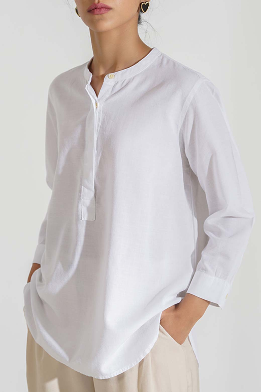 WHITE BAND COLLAR SHIRT