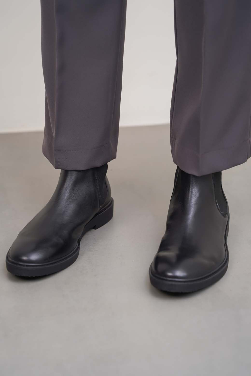 BLACK BOWIE CHELSEA BOOTS