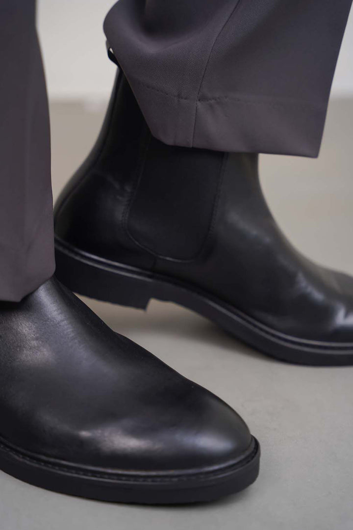 BLACK SMART BLACK LEATHER CHELSEA BOOTS