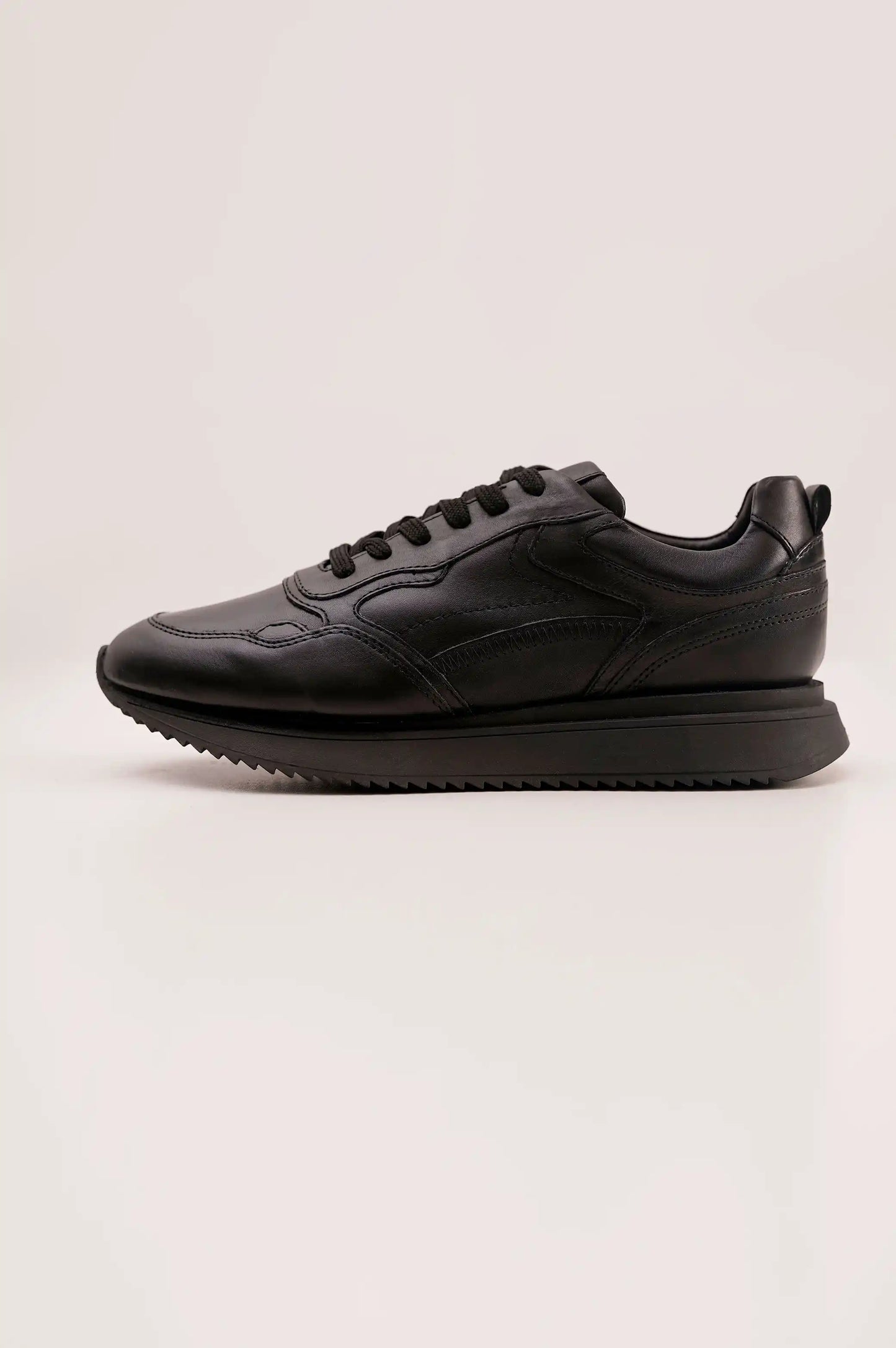 BLACK MAN EVERYDAY SNEAKERS