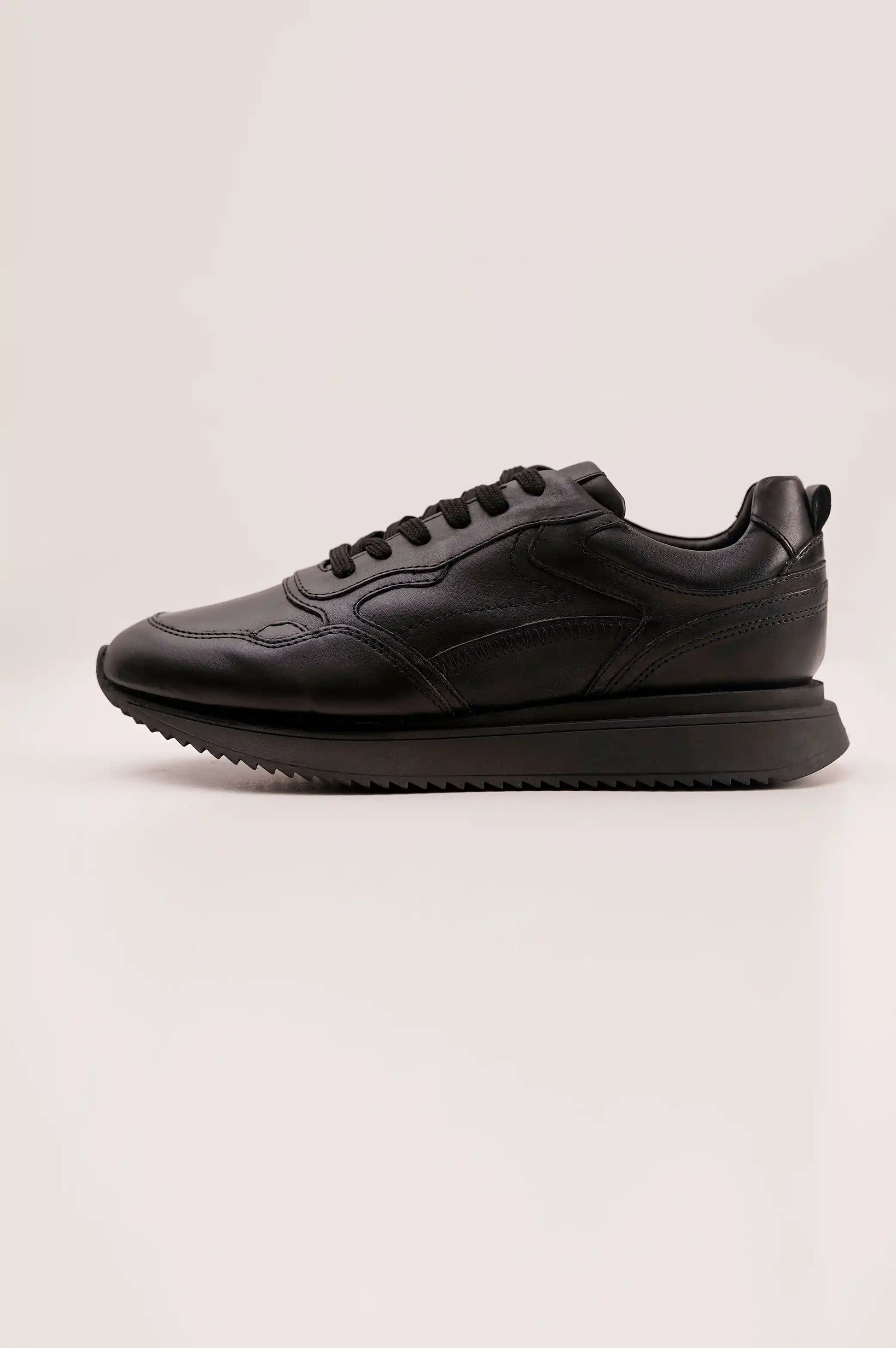 BLACK MAN EVERYDAY SNEAKERS