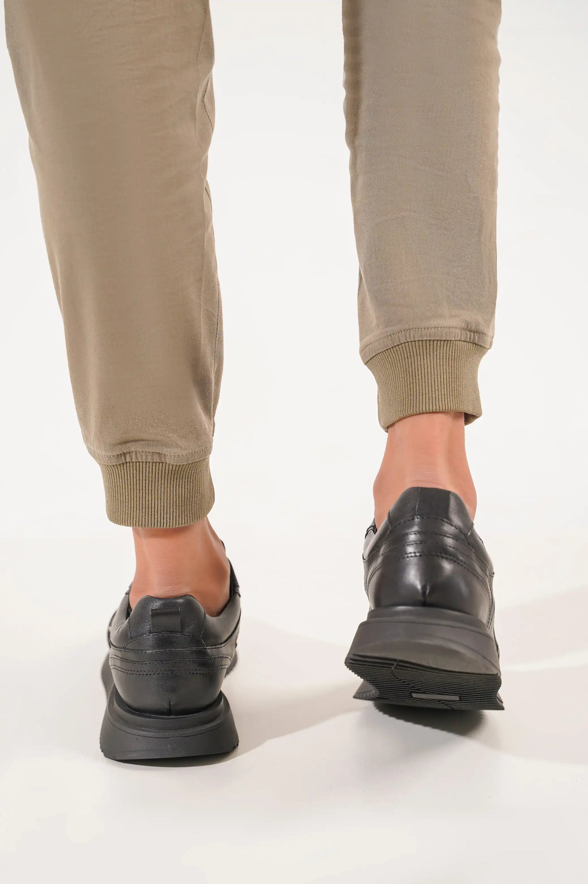 BLACK MAN EVERYDAY SNEAKERS