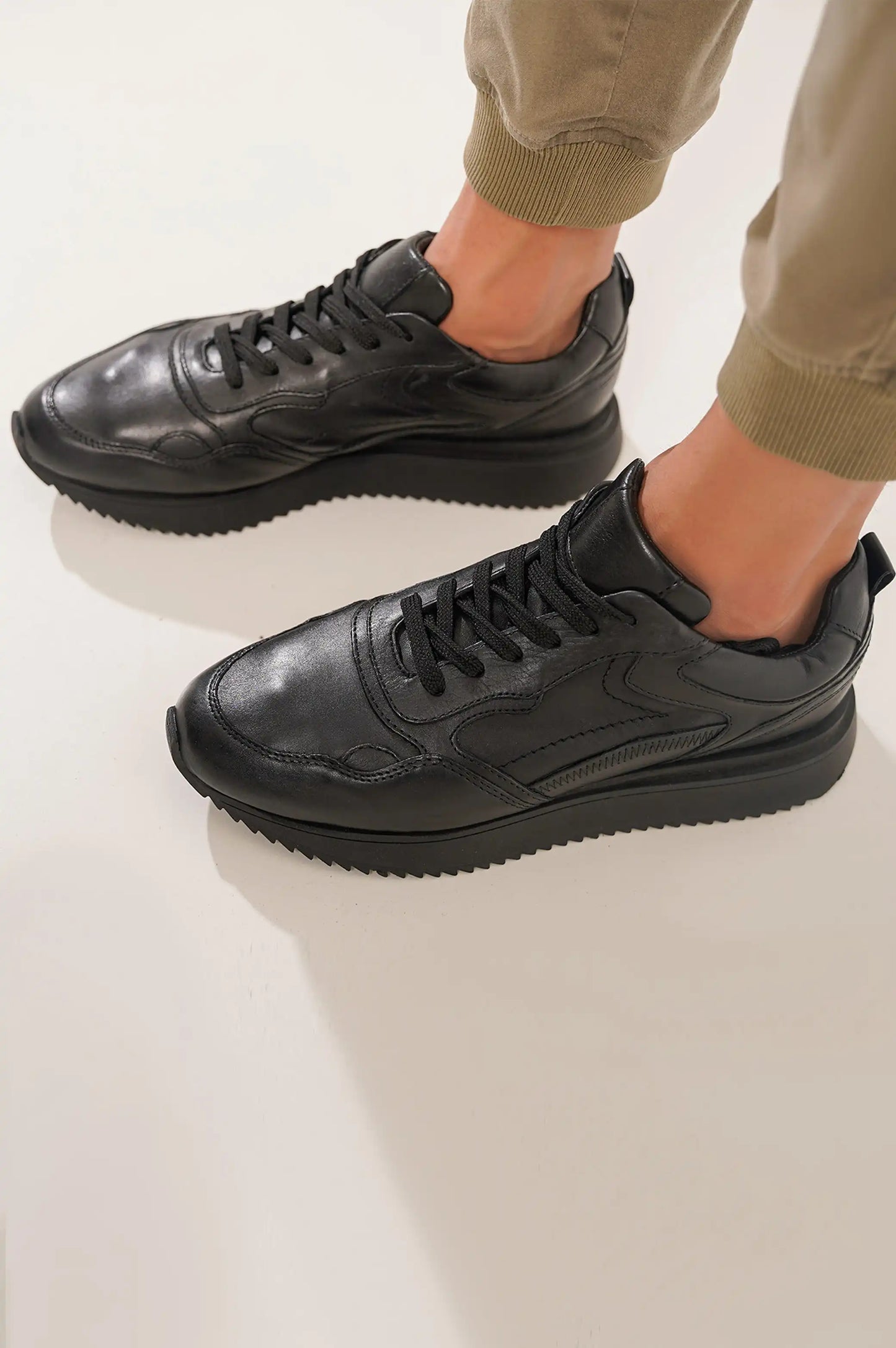 BLACK MAN EVERYDAY SNEAKERS