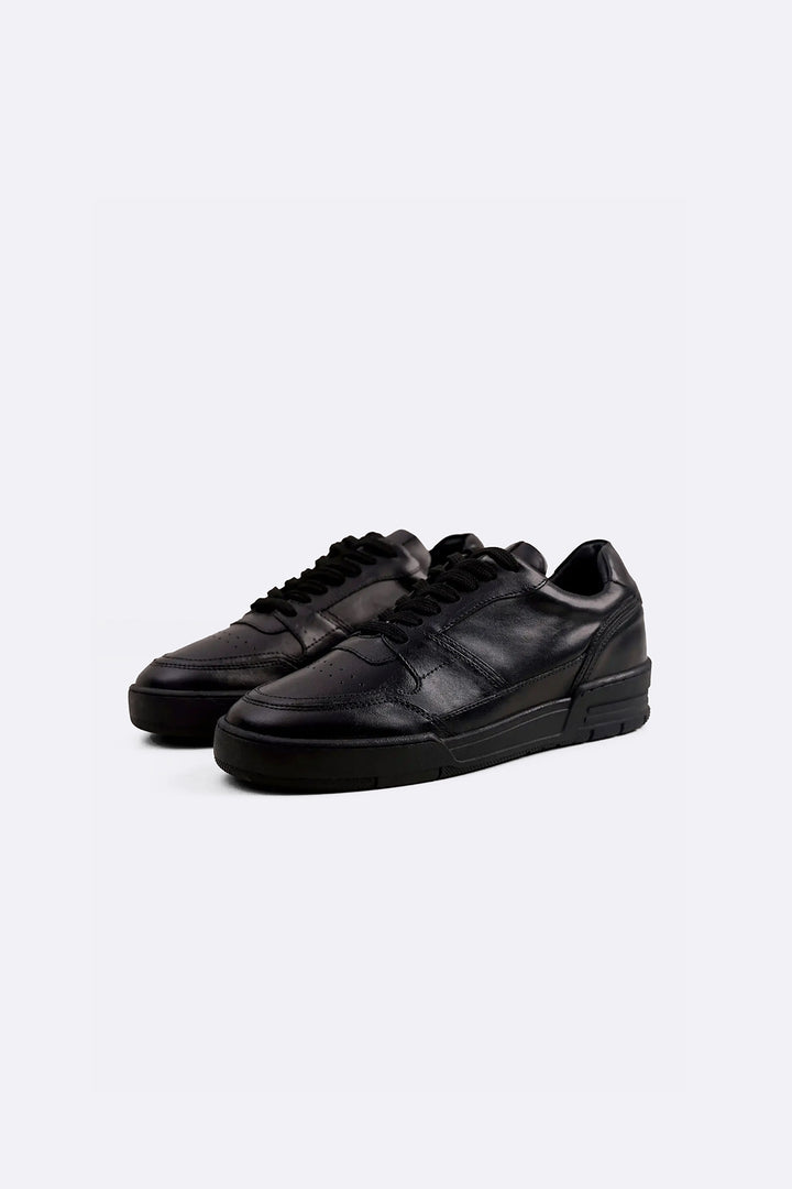 EVERYDAY SNEAKERS