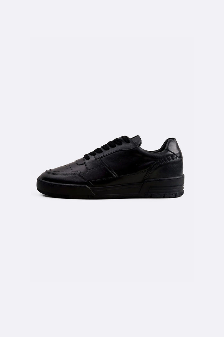EVERYDAY SNEAKERS