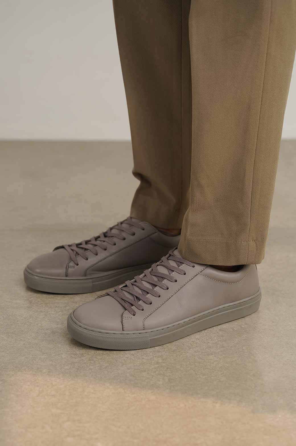 GREY SLEEK LEATHER SNEAKERS