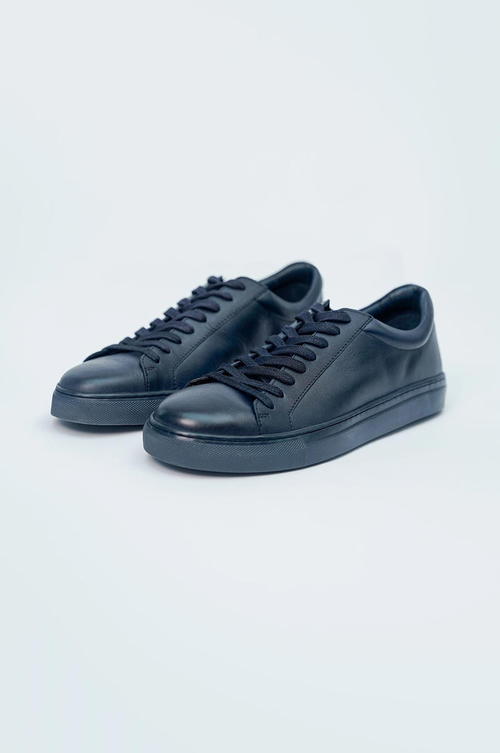 NAVY LOW-TOP SNEAKERS