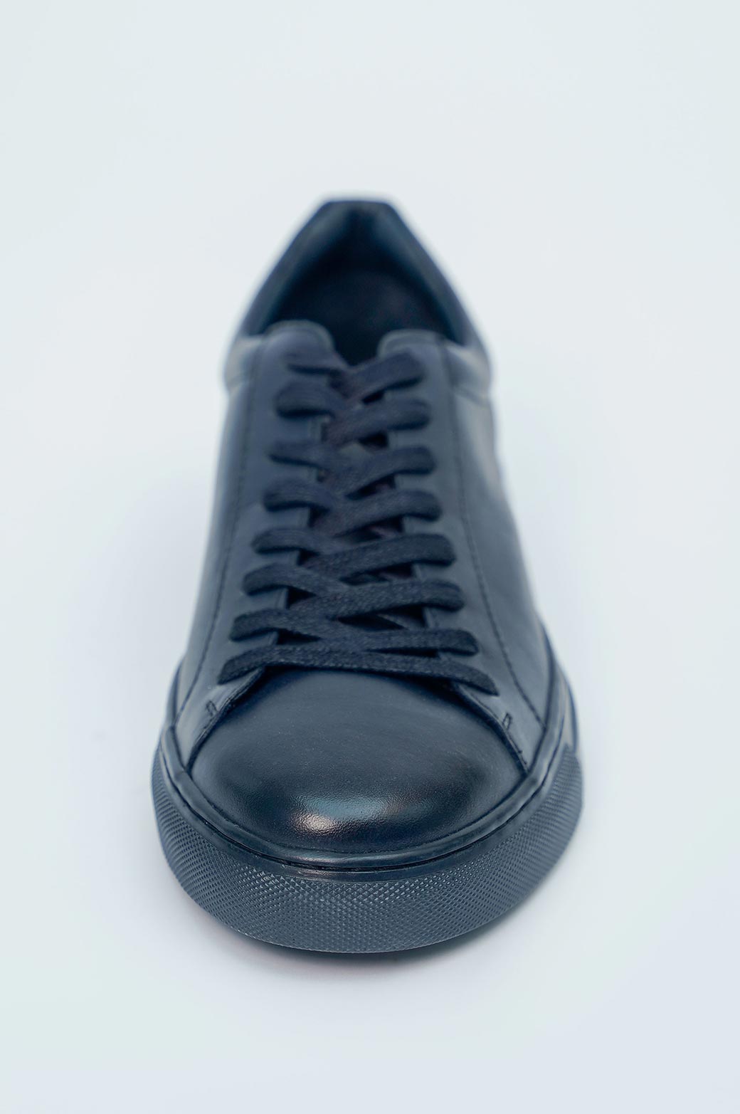 NAVY LOW-TOP SNEAKERS