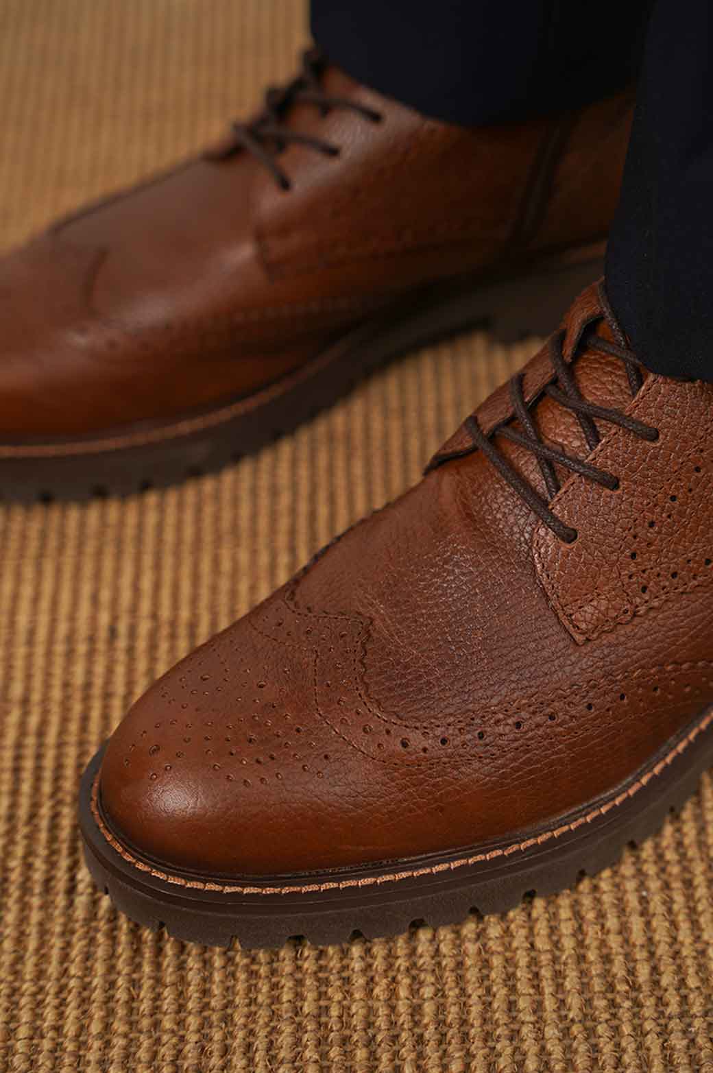 BROWN HIGH-TOP LEATHER BROGUES