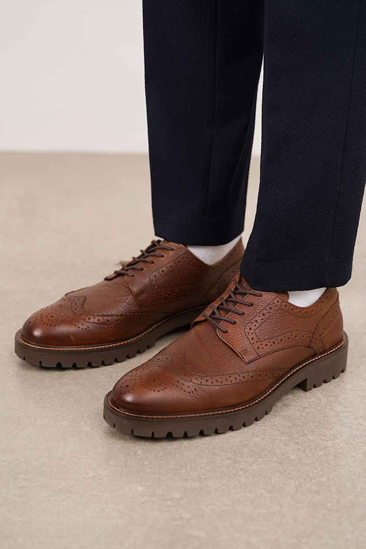 BROWN LOW-TOP LEATHER BROGUES