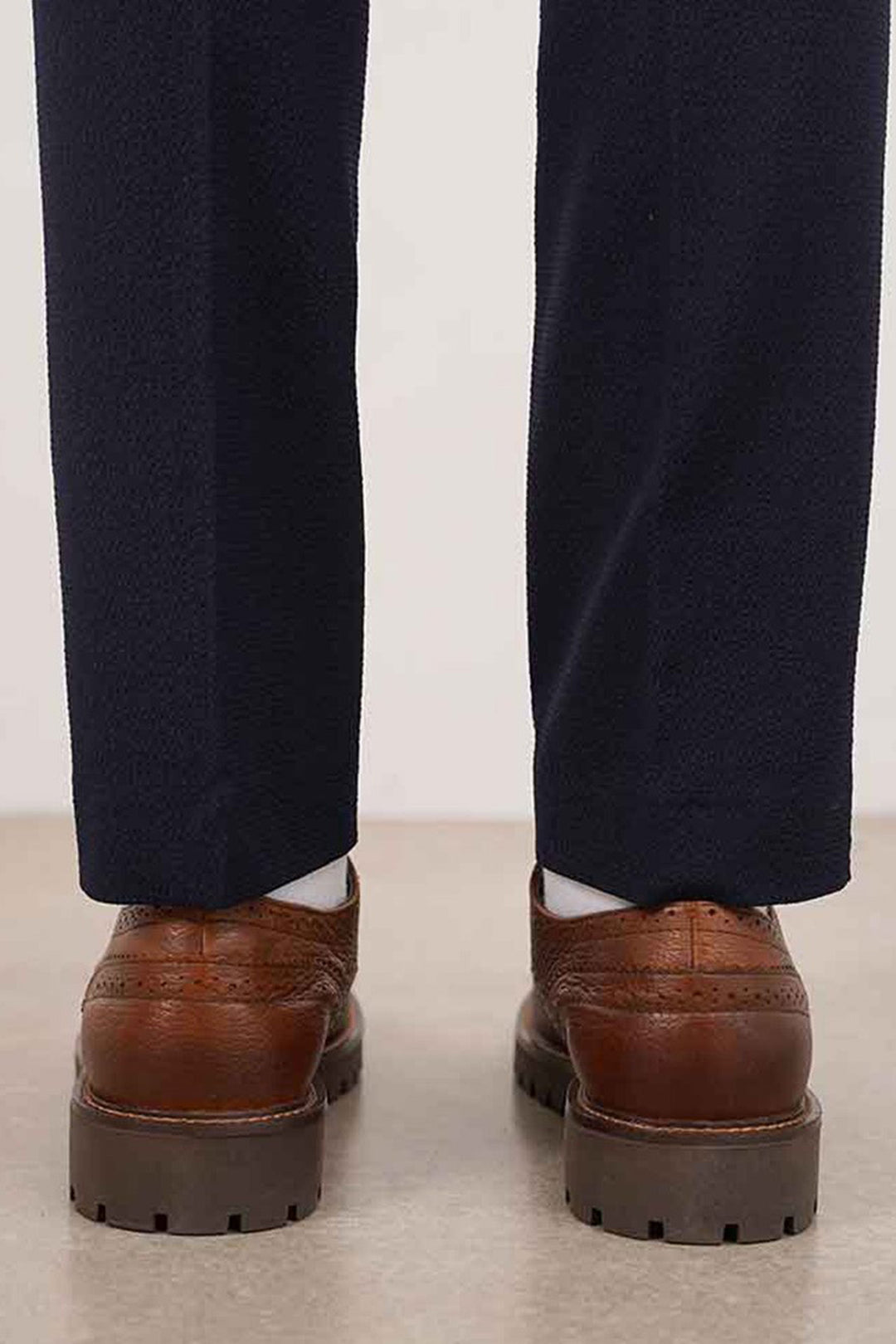 BROWN LOW-TOP LEATHER BROGUES