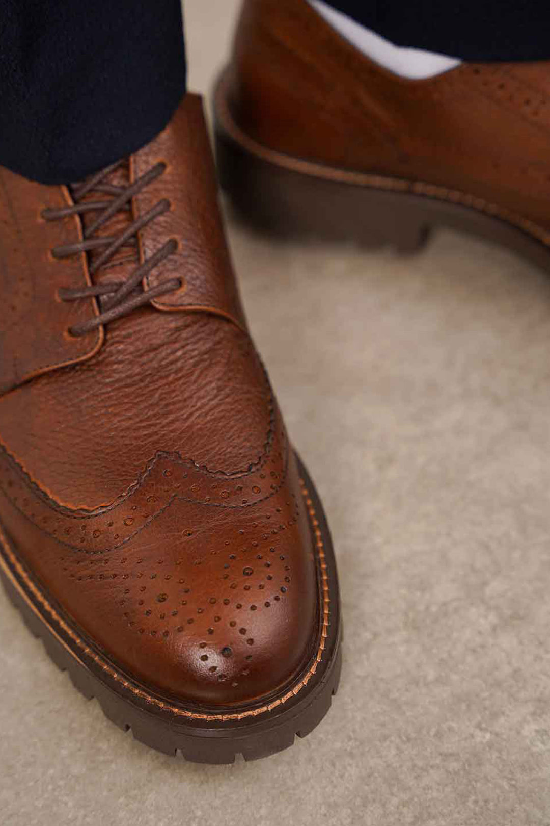BROWN LOW-TOP LEATHER BROGUES
