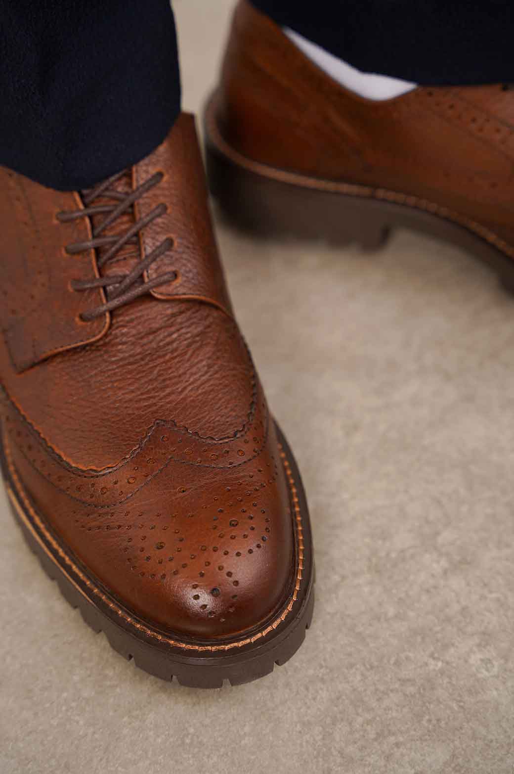BROWN LOW-TOP LEATHER BROGUES