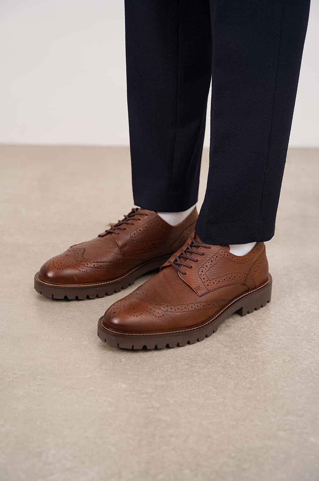 BROWN LOW-TOP LEATHER BROGUES