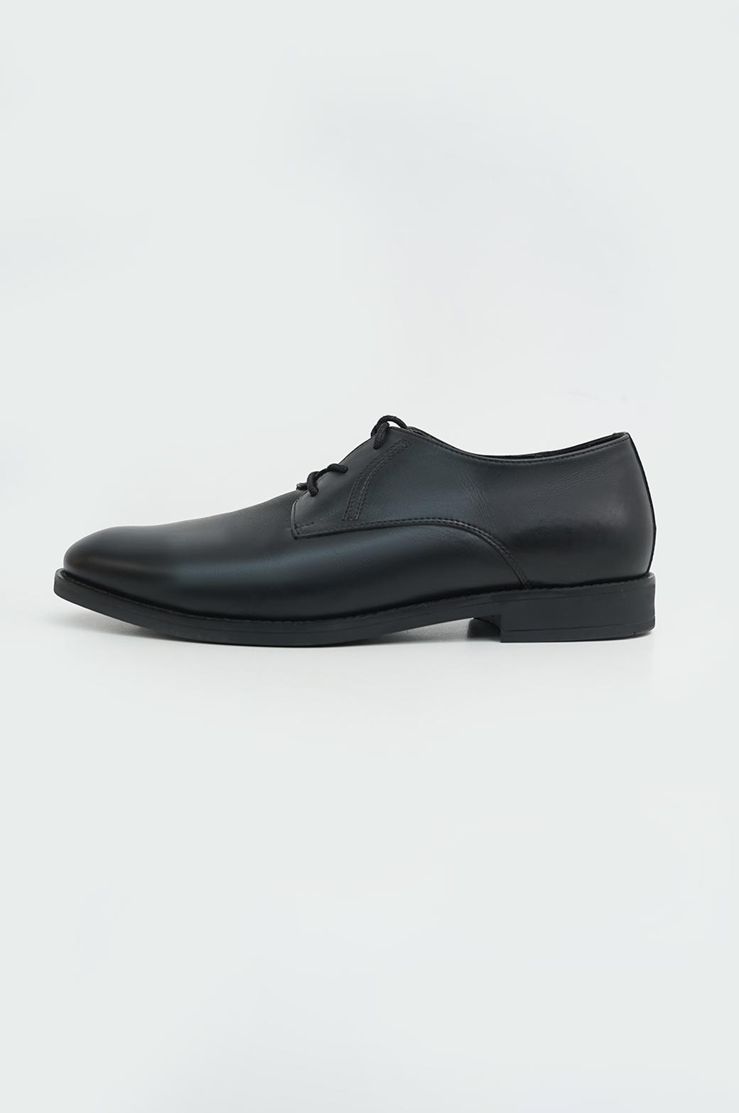 BLACK LACE-UP DERBY SHOES