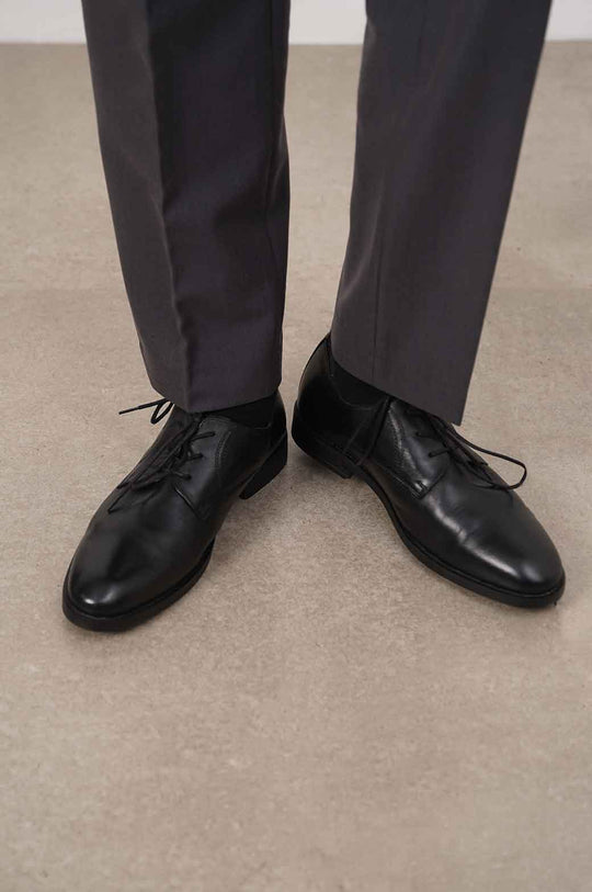 BLACK LACE-UP DERBY SHOES