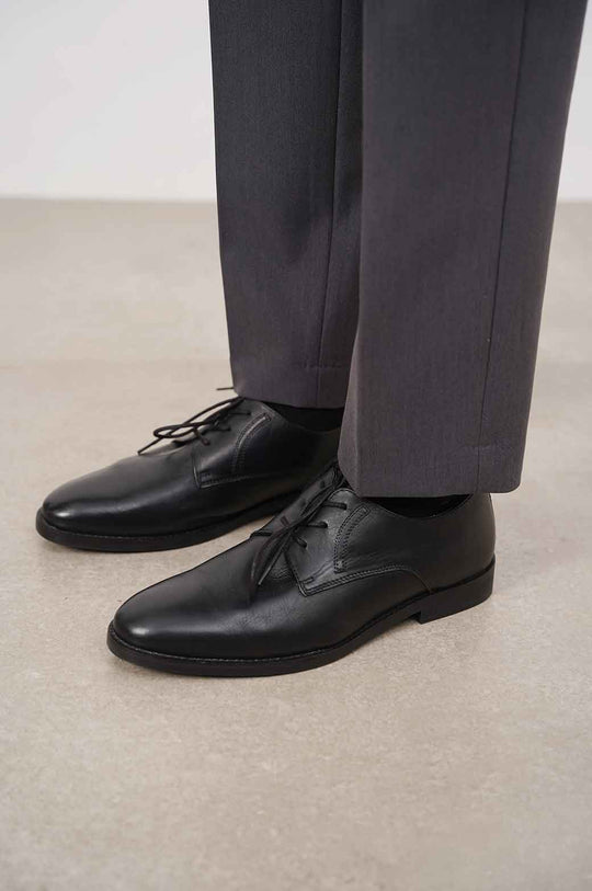 BLACK LACE-UP DERBY SHOES
