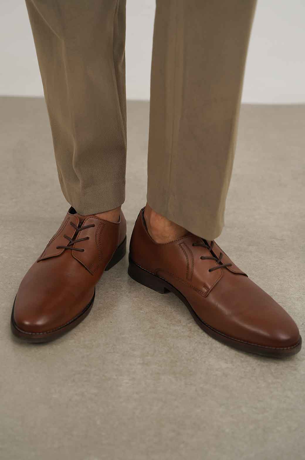 BROWN LACE-UP DERBY SHOES