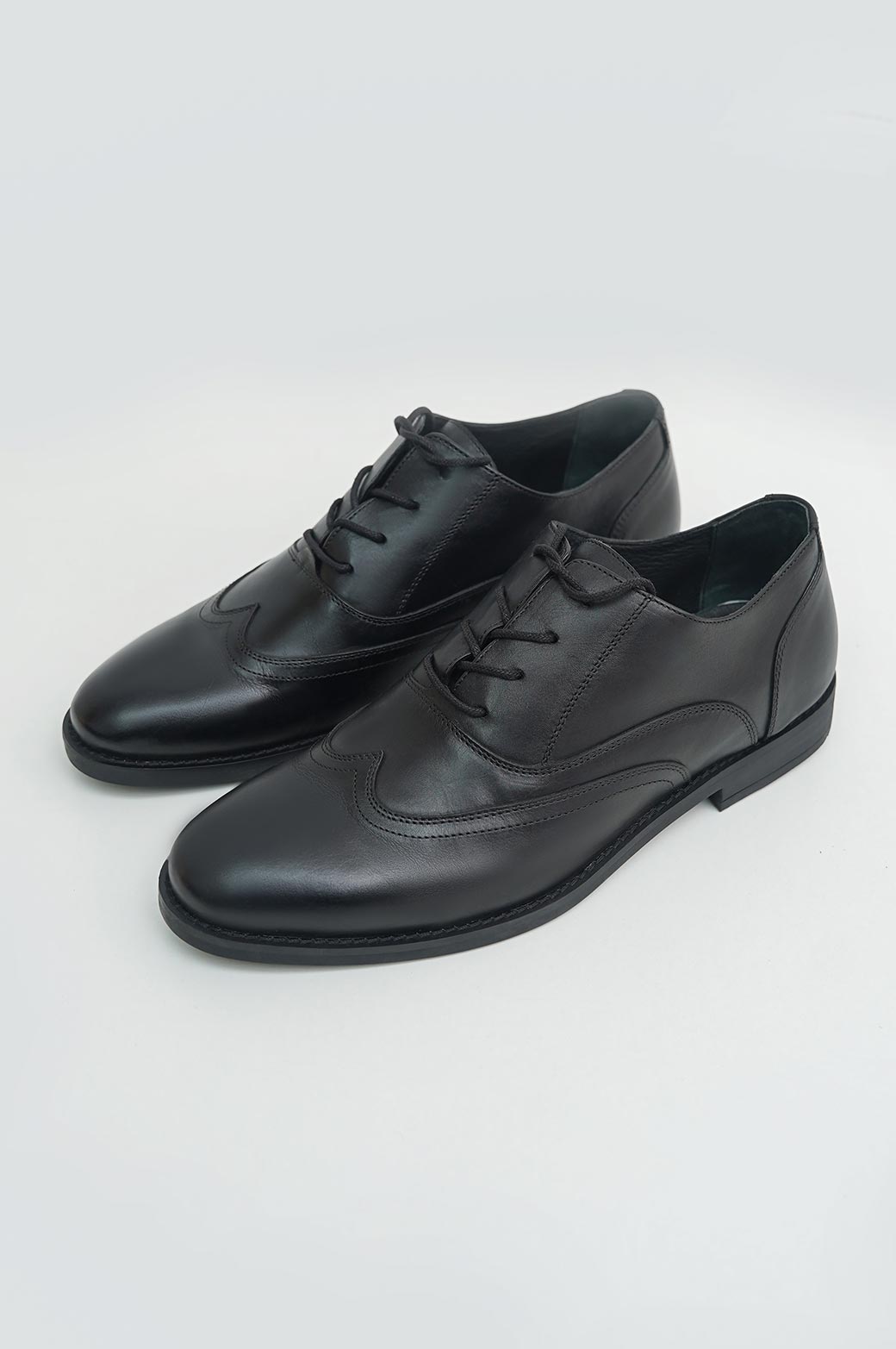 BLACK WING TIP LEATHER SHOES