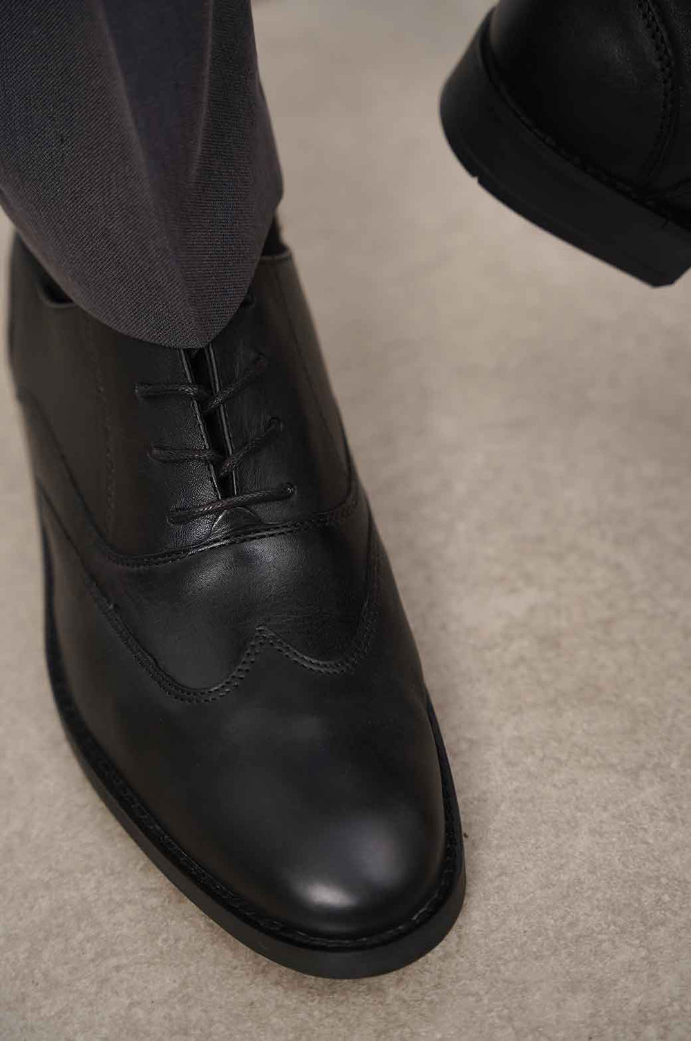 BLACK WING TIP LEATHER SHOES