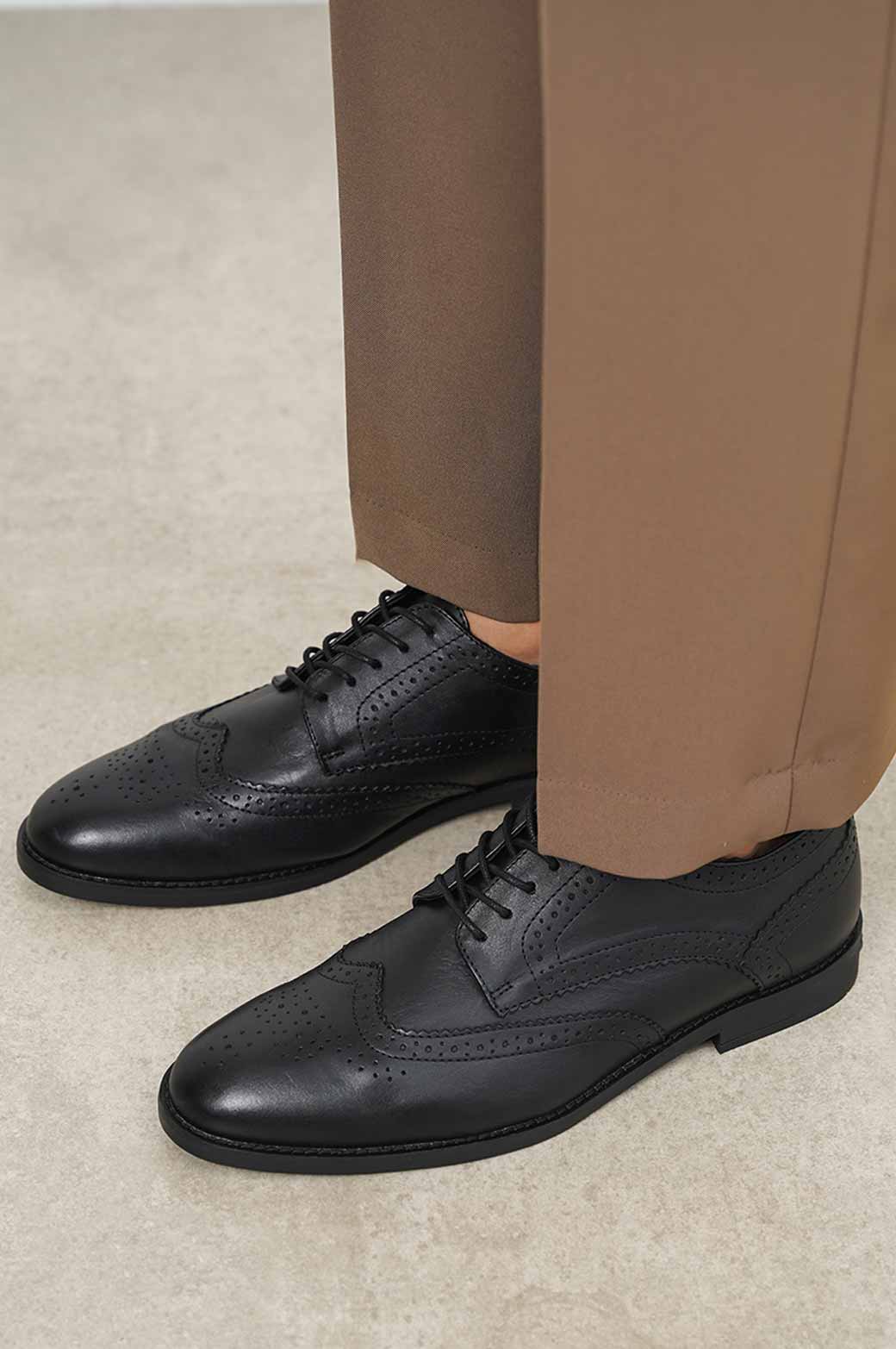 BLACK CLASSIC LEATHER BROGUES