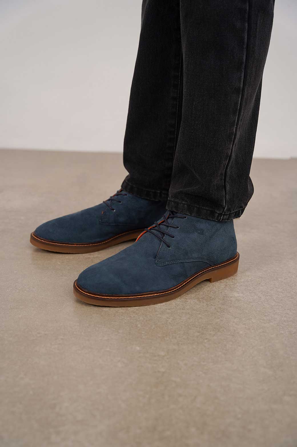 NAVY SUEDE CHUKKA BOOTS