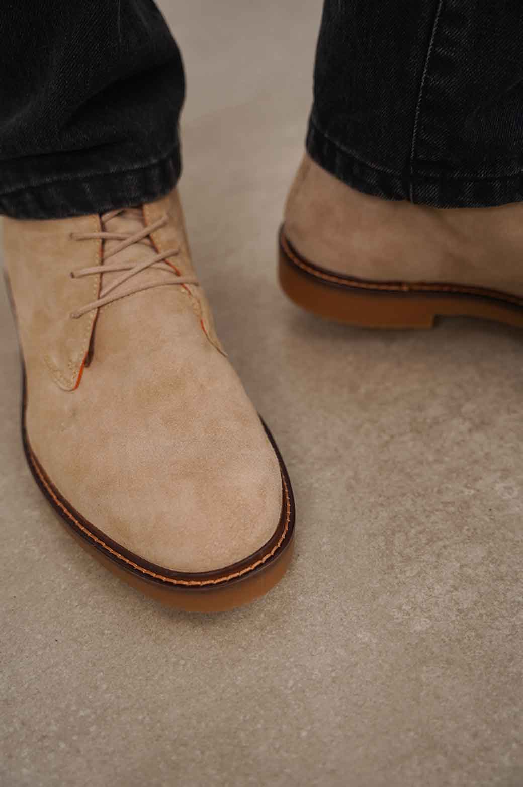 SAND SUEDE CHUKKA BOOTS