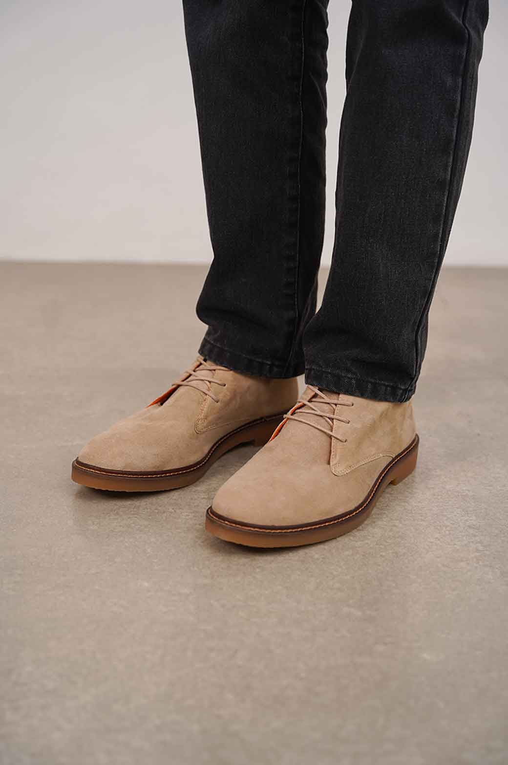 SAND SUEDE CHUKKA BOOTS