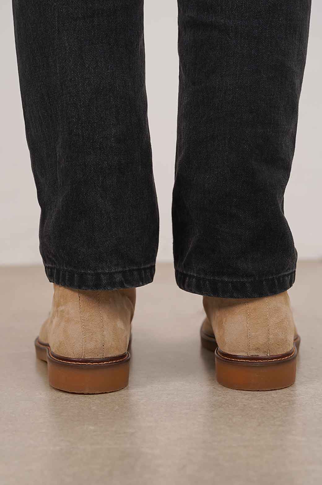 SAND SUEDE CHUKKA BOOTS
