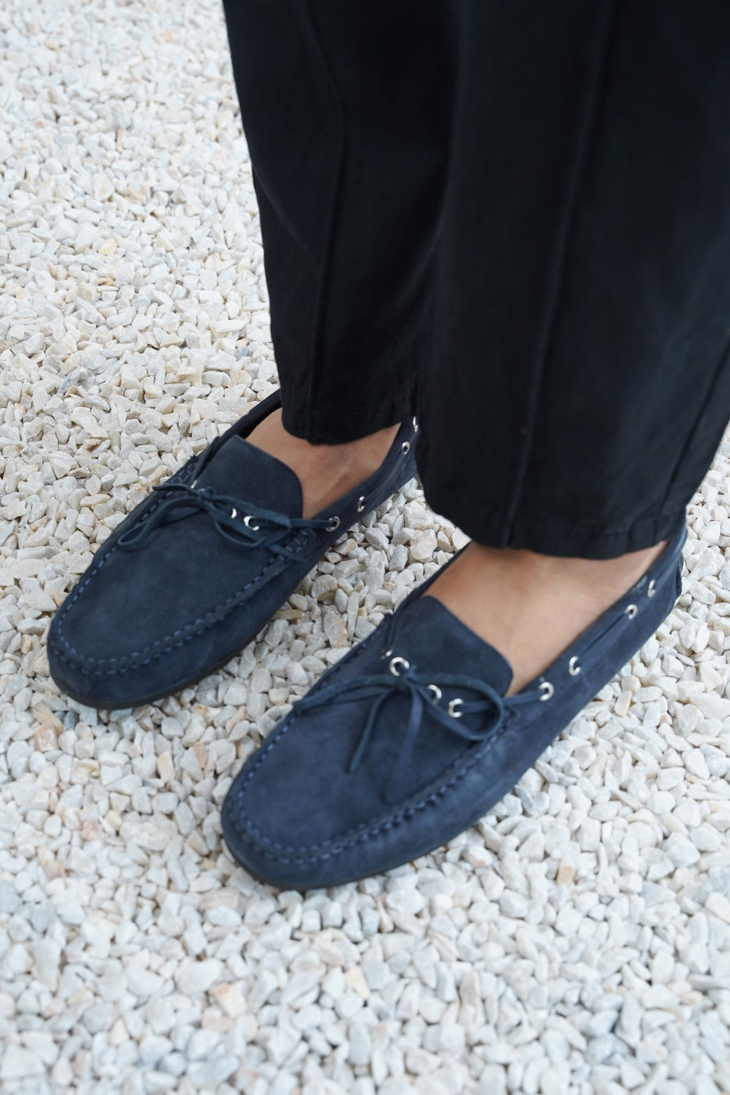 NAVY CLASSIC LEATHER MOCCASINS