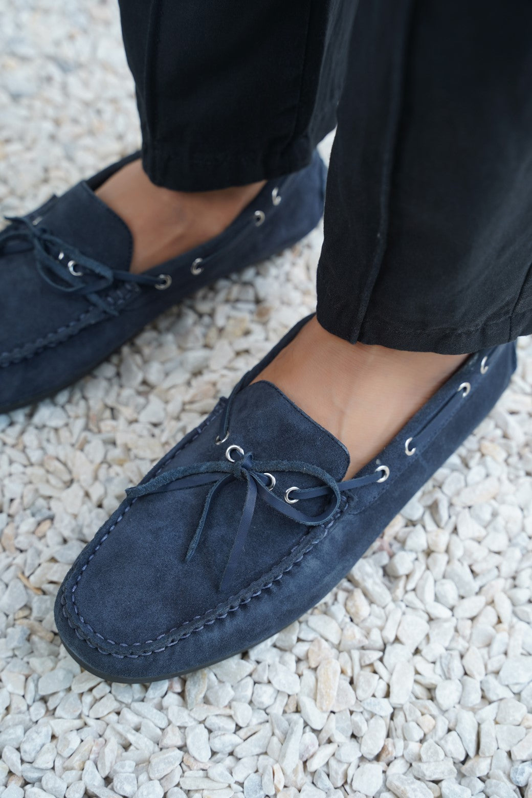 NAVY CLASSIC LEATHER MOCCASINS