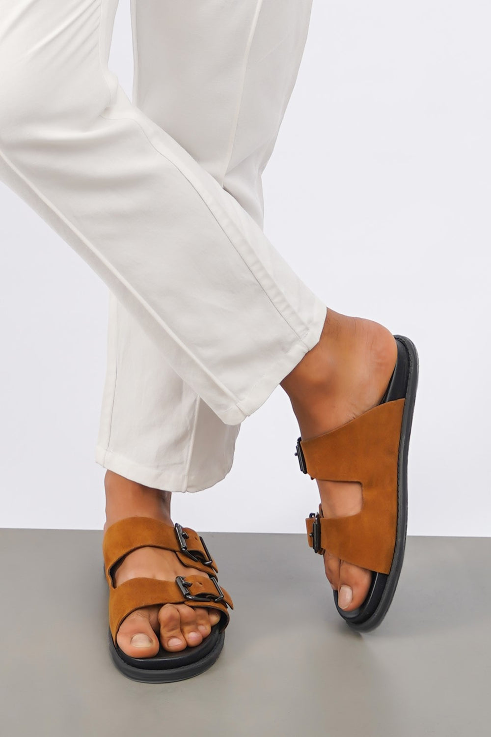 CARAMEL LEATHER SLIPPERS