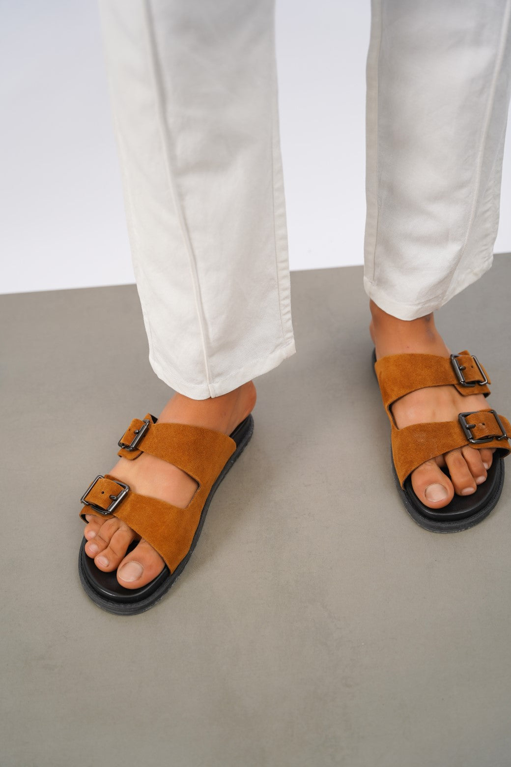 CARAMEL LEATHER SLIPPERS