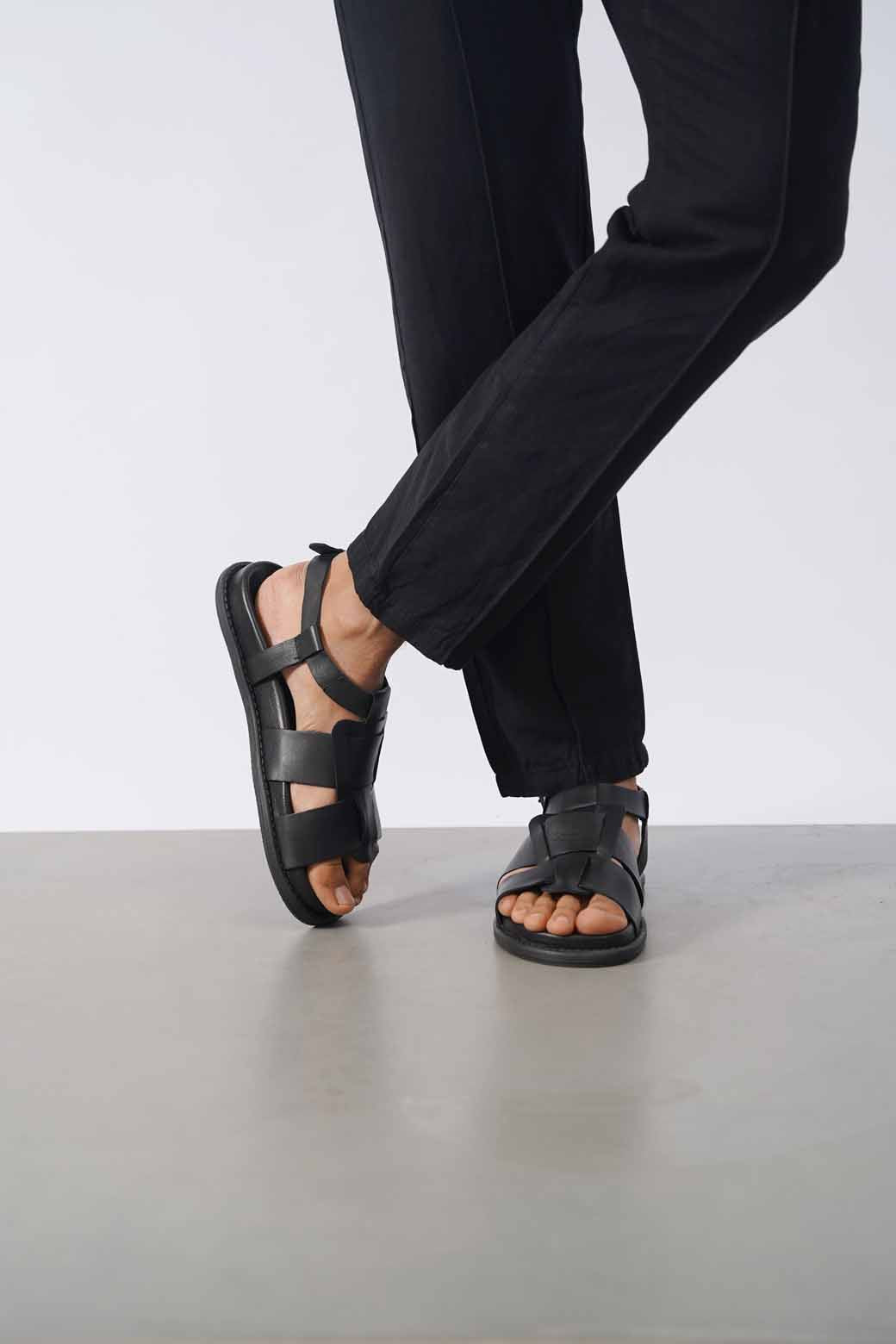 BLACK LEATHER SANDALS - BLACK