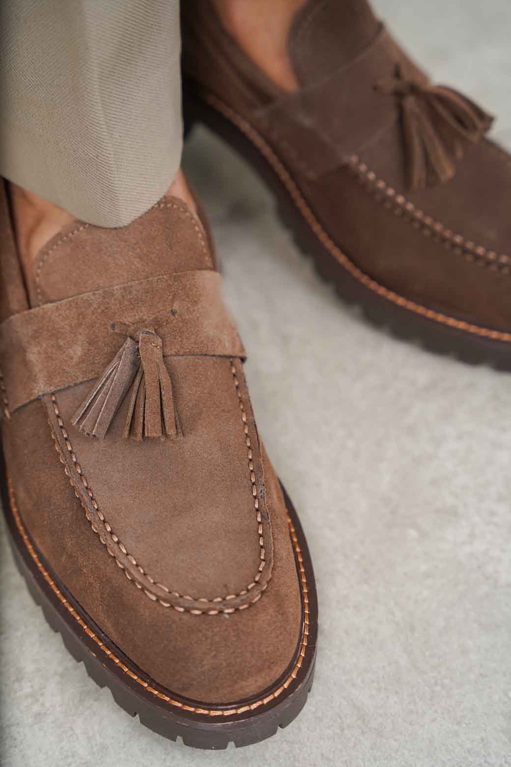 COFFEE TASSEL LOAFERS