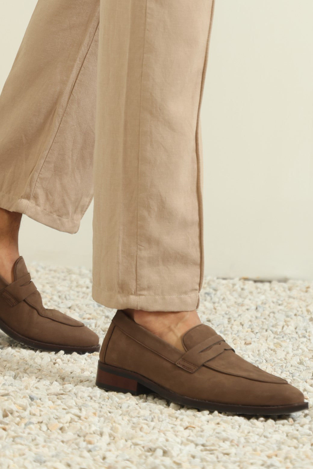 CHOCOLATE CLASSIC LEATHER LOAFERS