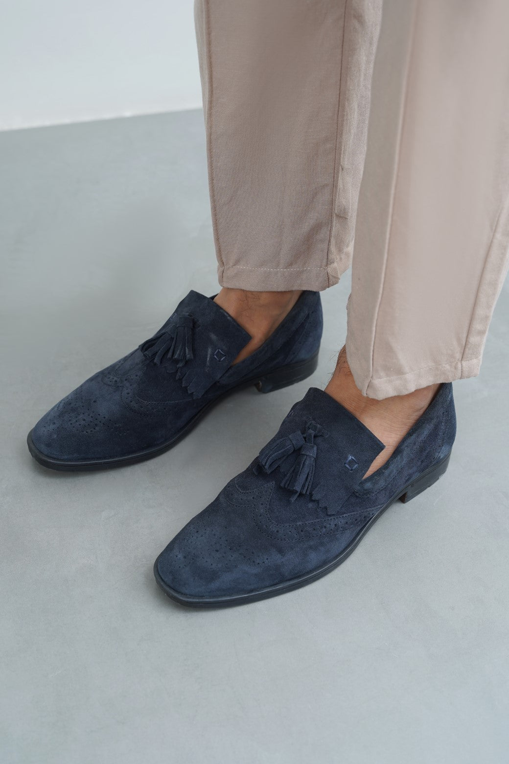 NAVY BROUGE LEATHER LOAFERS