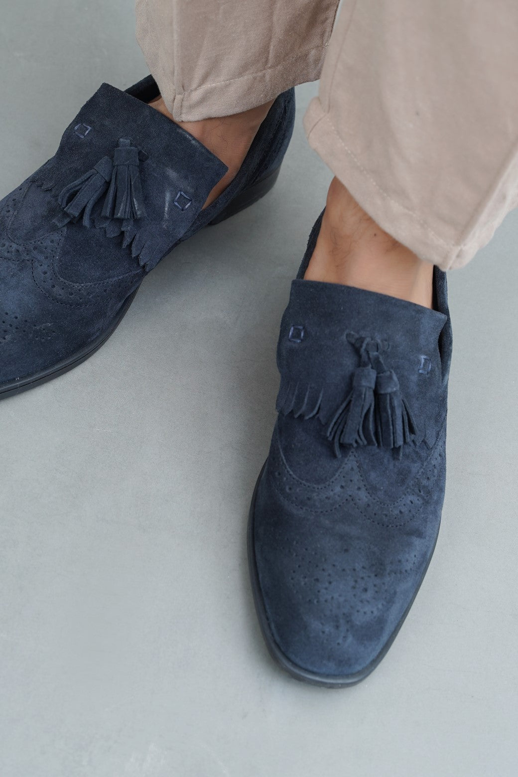 NAVY BROUGE LEATHER LOAFERS