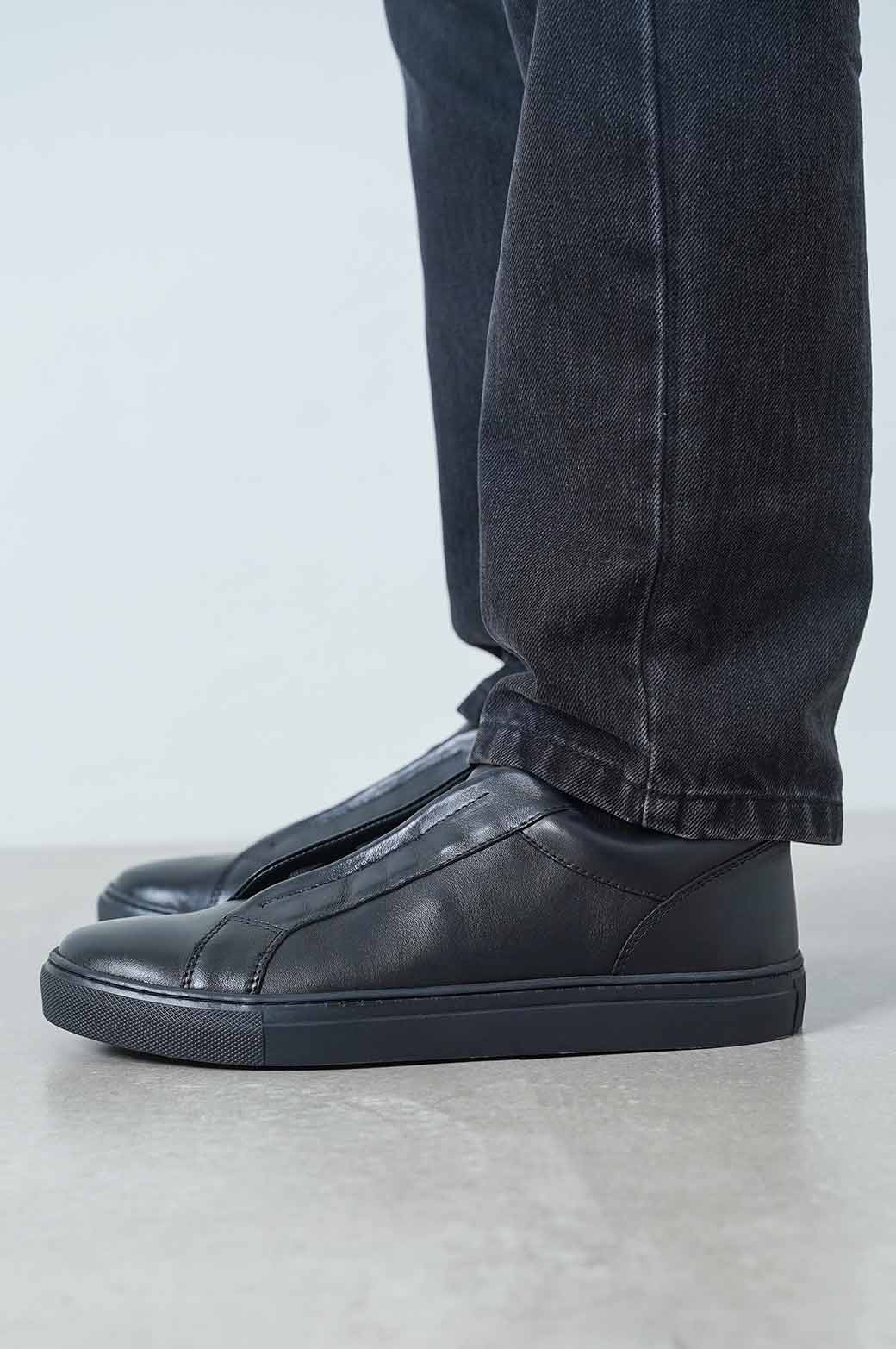 BLACK SLIP-ON LEATHER SNEAKERS