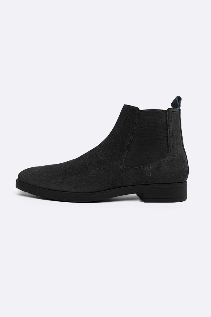 BLACK CLASSIC CHELSEA BOOTS