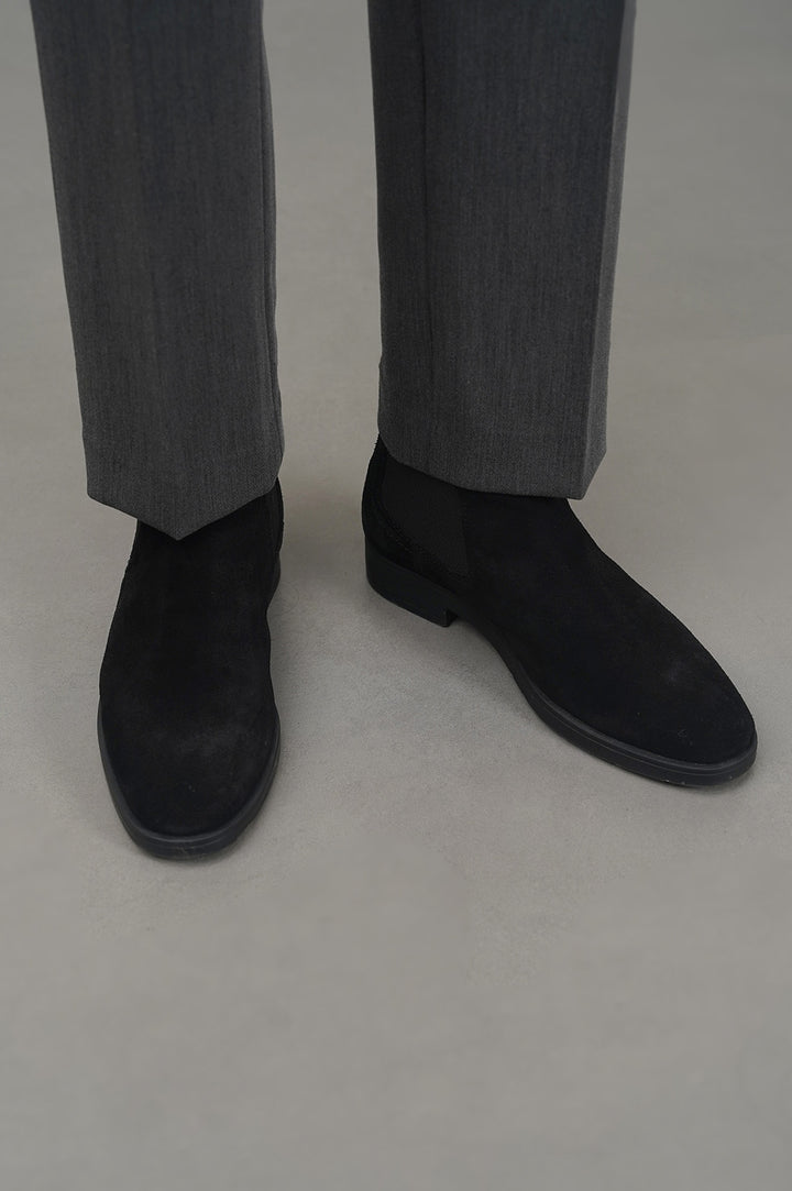 BLACK CLASSIC CHELSEA BOOTS