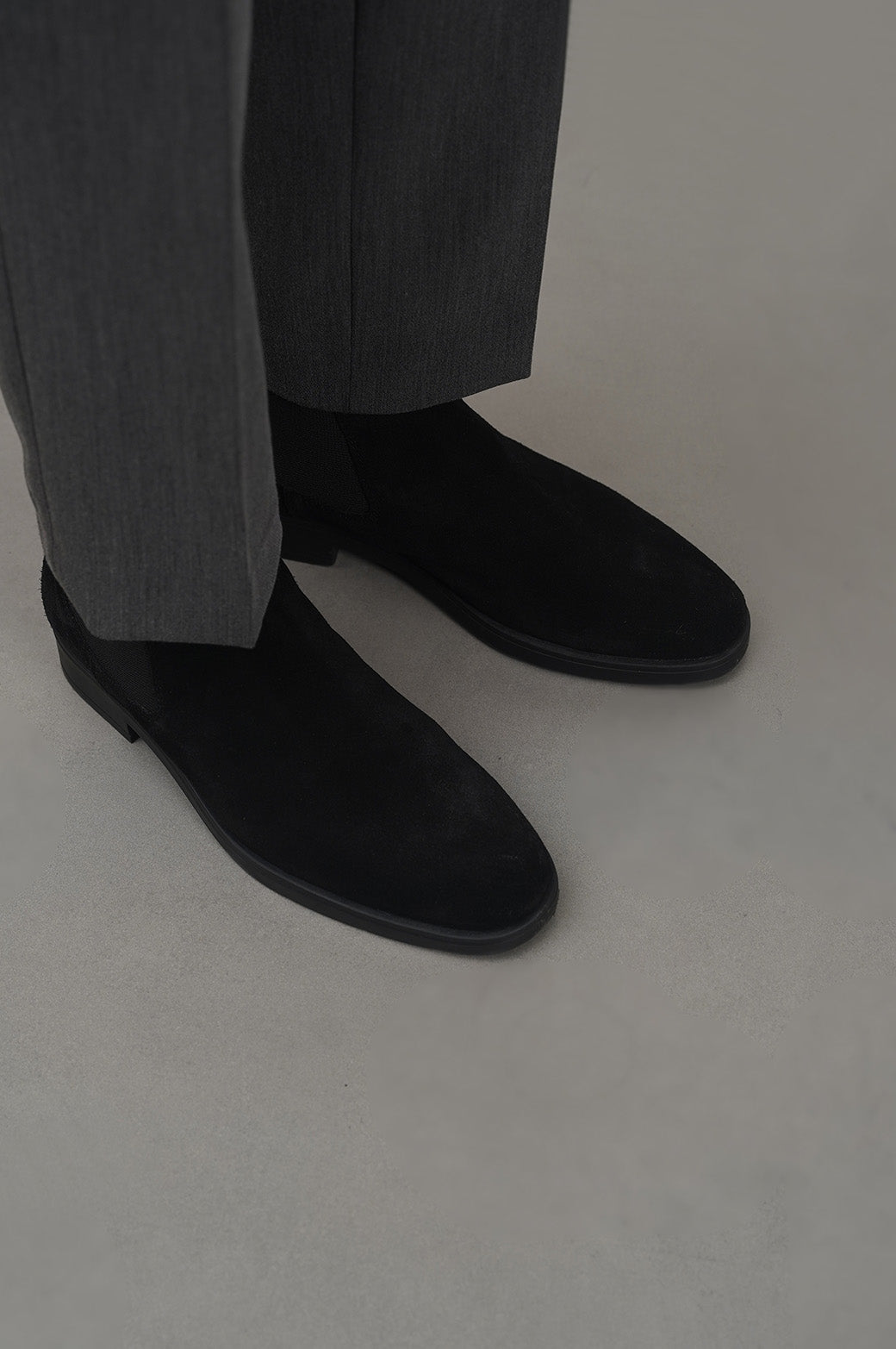 BLACK CLASSIC CHELSEA BOOTS