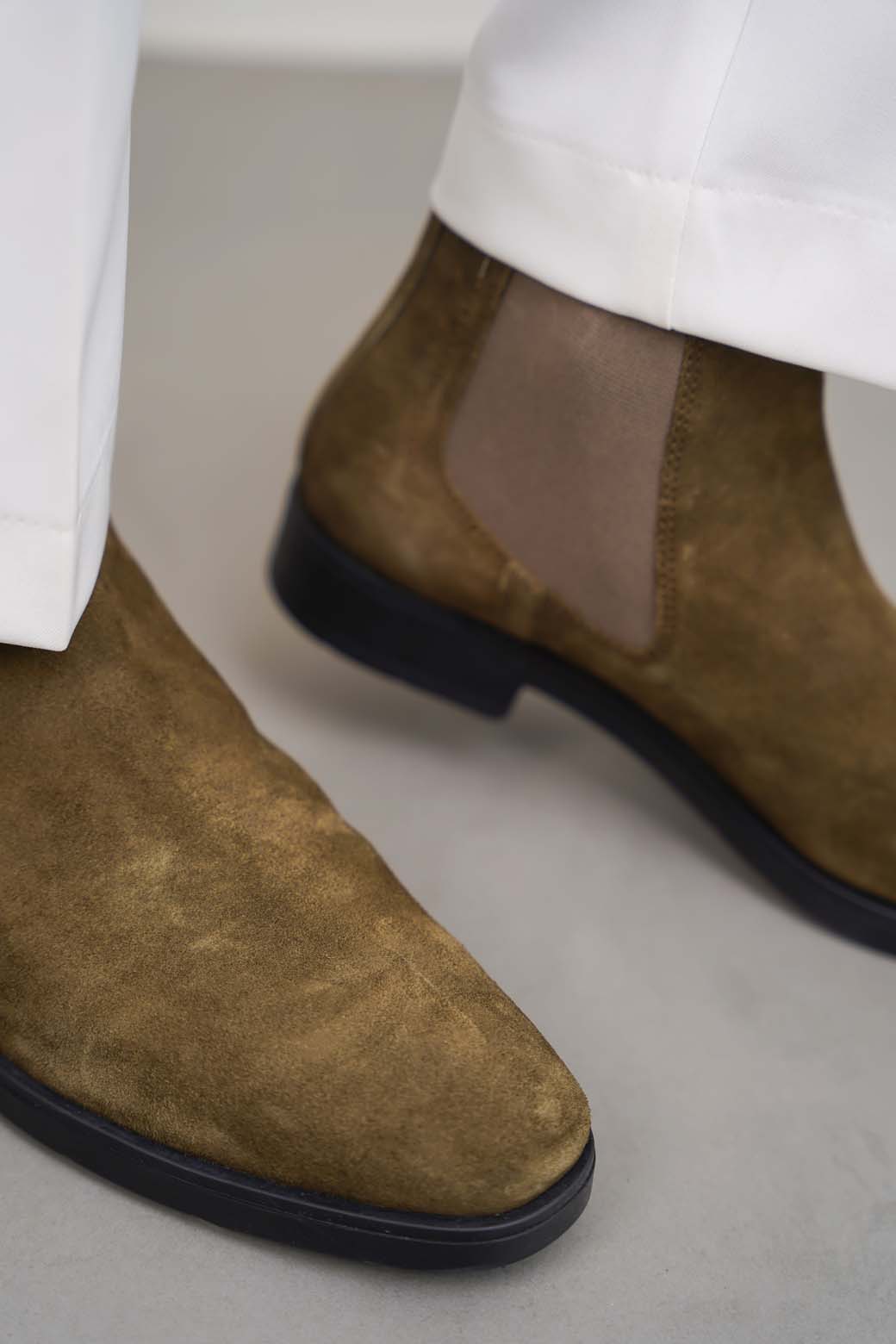 OLIVE CLASSIC CHELSEA BOOTS