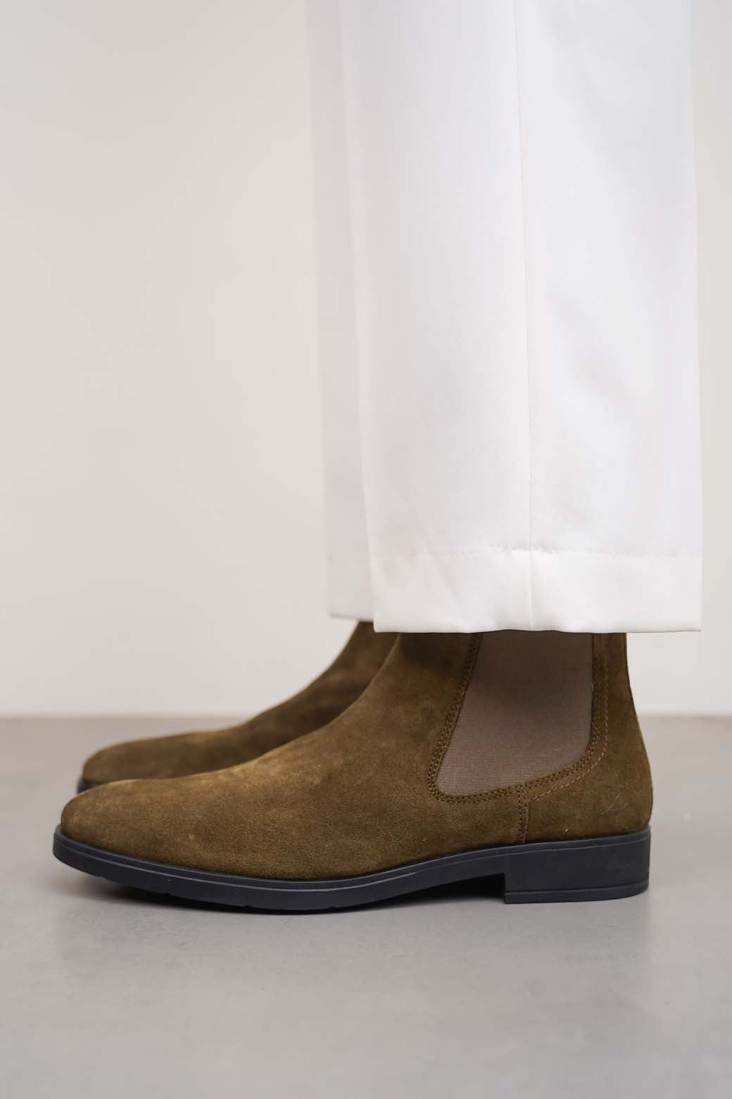 OLIVE CLASSIC CHELSEA BOOTS